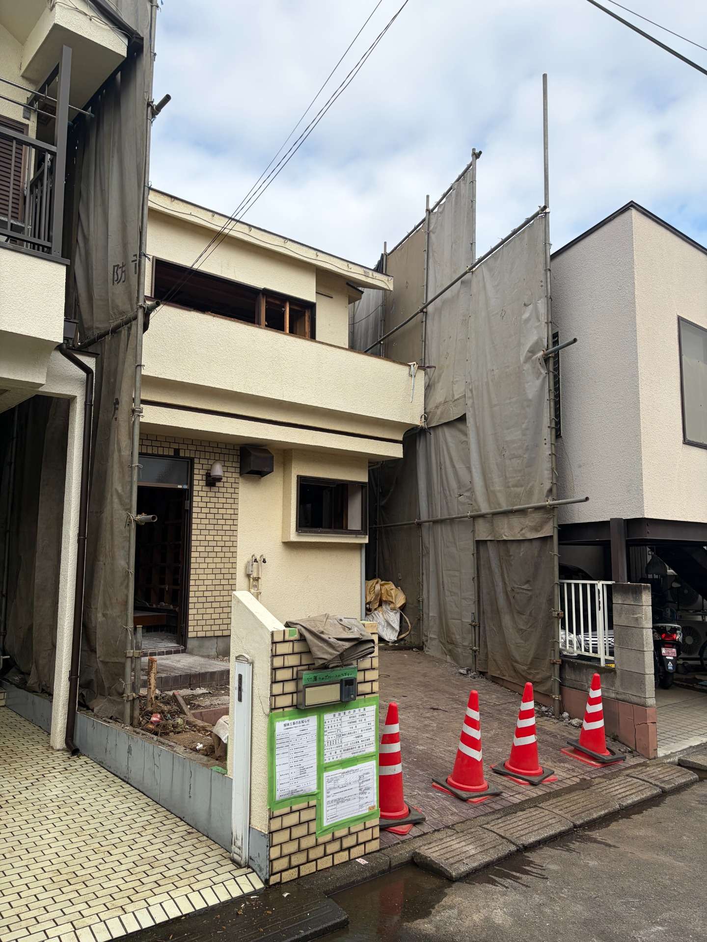 東村山市で木造2階建ての解体工事を行いました!