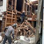 東京都北区中十条：狭小地の木造解体工事レポート（人力解体からのスタート！）